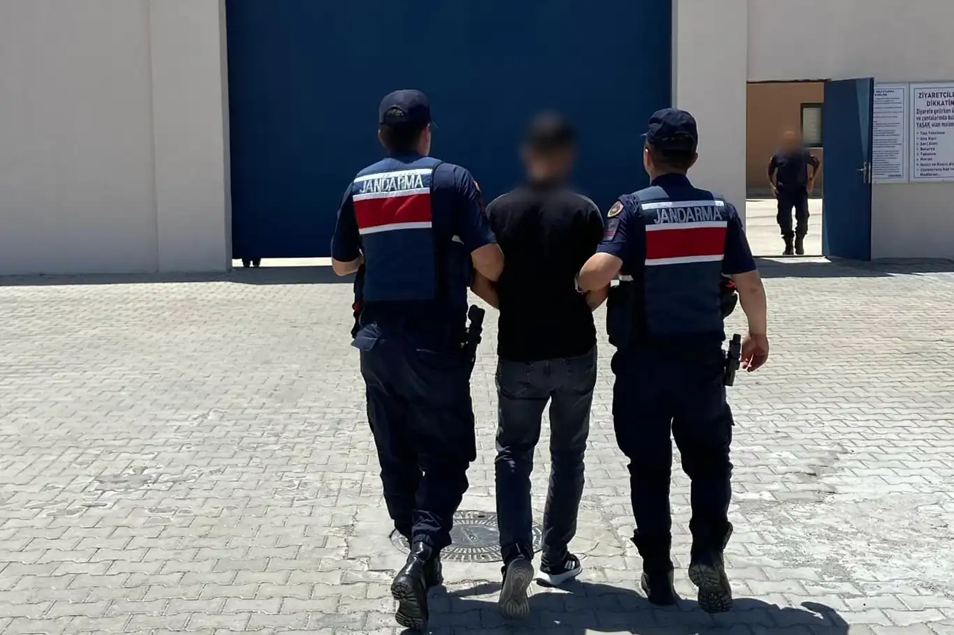 Yağma suçundan araması bulunan şahıs yakalandı Yağma suçundan araması bulunan şahıs yakalandı