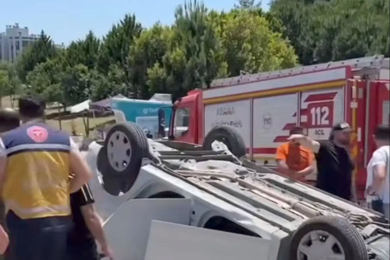 Adana'da otomobil takla attı: 2 yaralı Adana'da otomobil takla attı: 2 yaralı