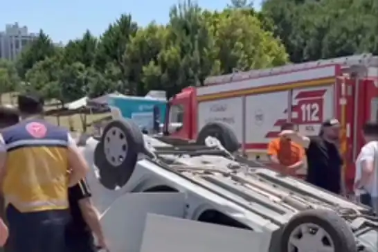 Adana'da otomobil takla attı: 2 yaralı
