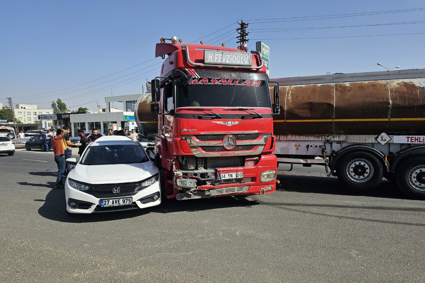 Mardin’de tanker ile otomobil çarpıştı: 6 yaralı Mardin’de tanker ile otomobil çarpıştı: 6 yaralı