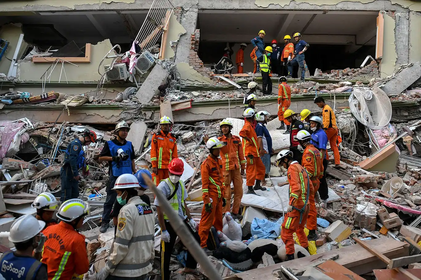 Myanmar'da deprem nedeniyle ilan edilen ateşkes uzatıldı