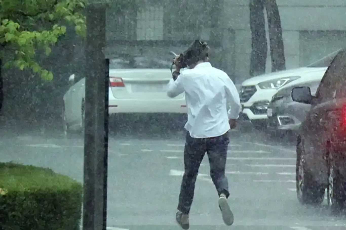 Meteorolojiden yerel sağanak yağış uyarısı Meteorolojiden yerel sağanak yağış uyarısı