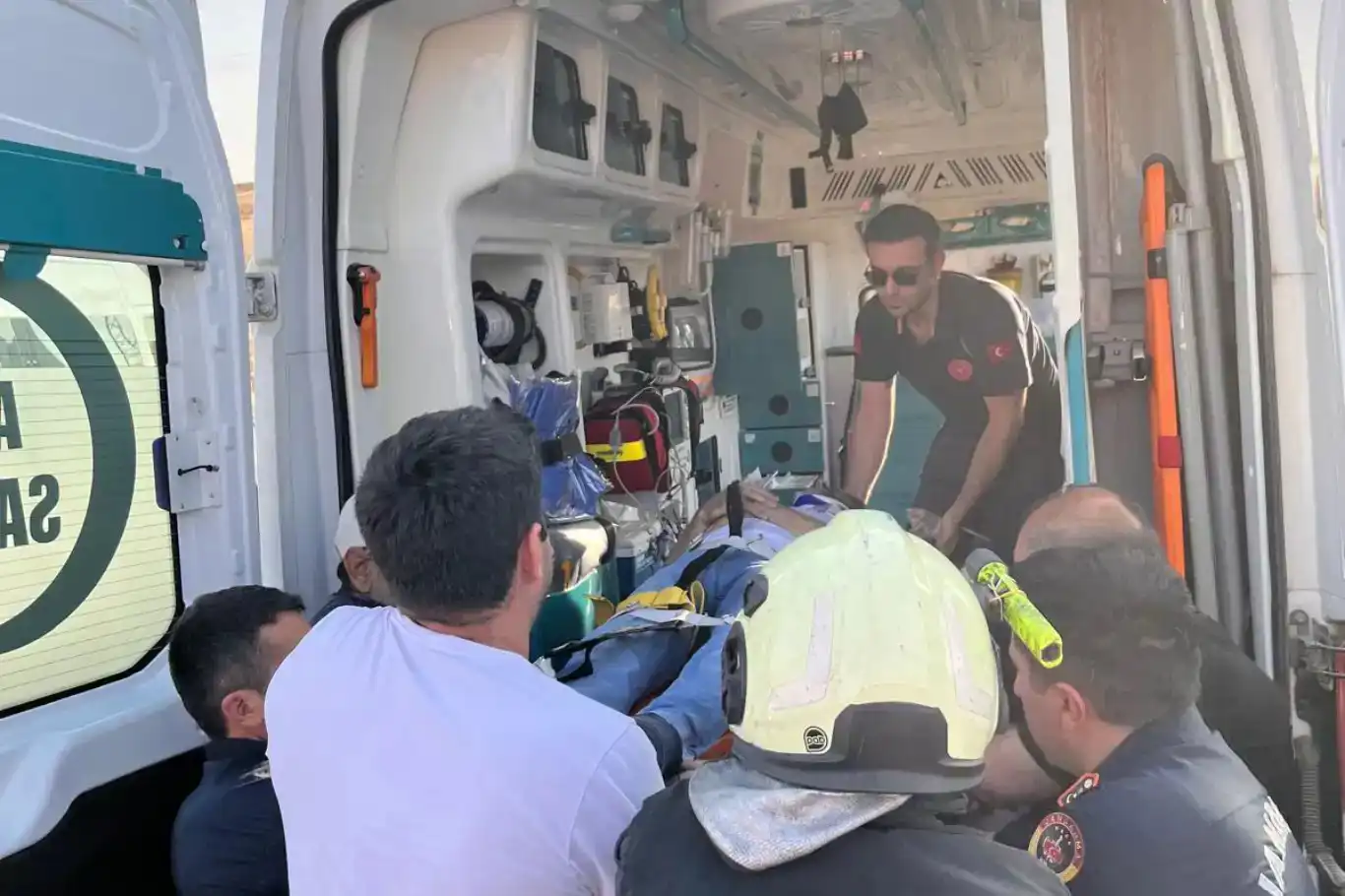 Li Mêrdînê cîpek û wesayîtek li hev qelibîn: Yek jê giran 9 birîndar Li Mêrdînê cîpek û wesayîtek li hev qelibîn: Yek jê giran 9 birîndar