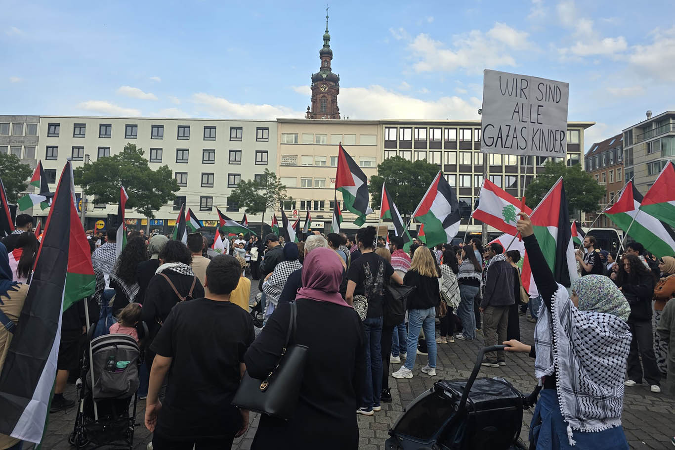 Almanya'da Madleen gemisine el koyulması protesto edildi Almanya'da Madleen gemisine el koyulması protesto edildi