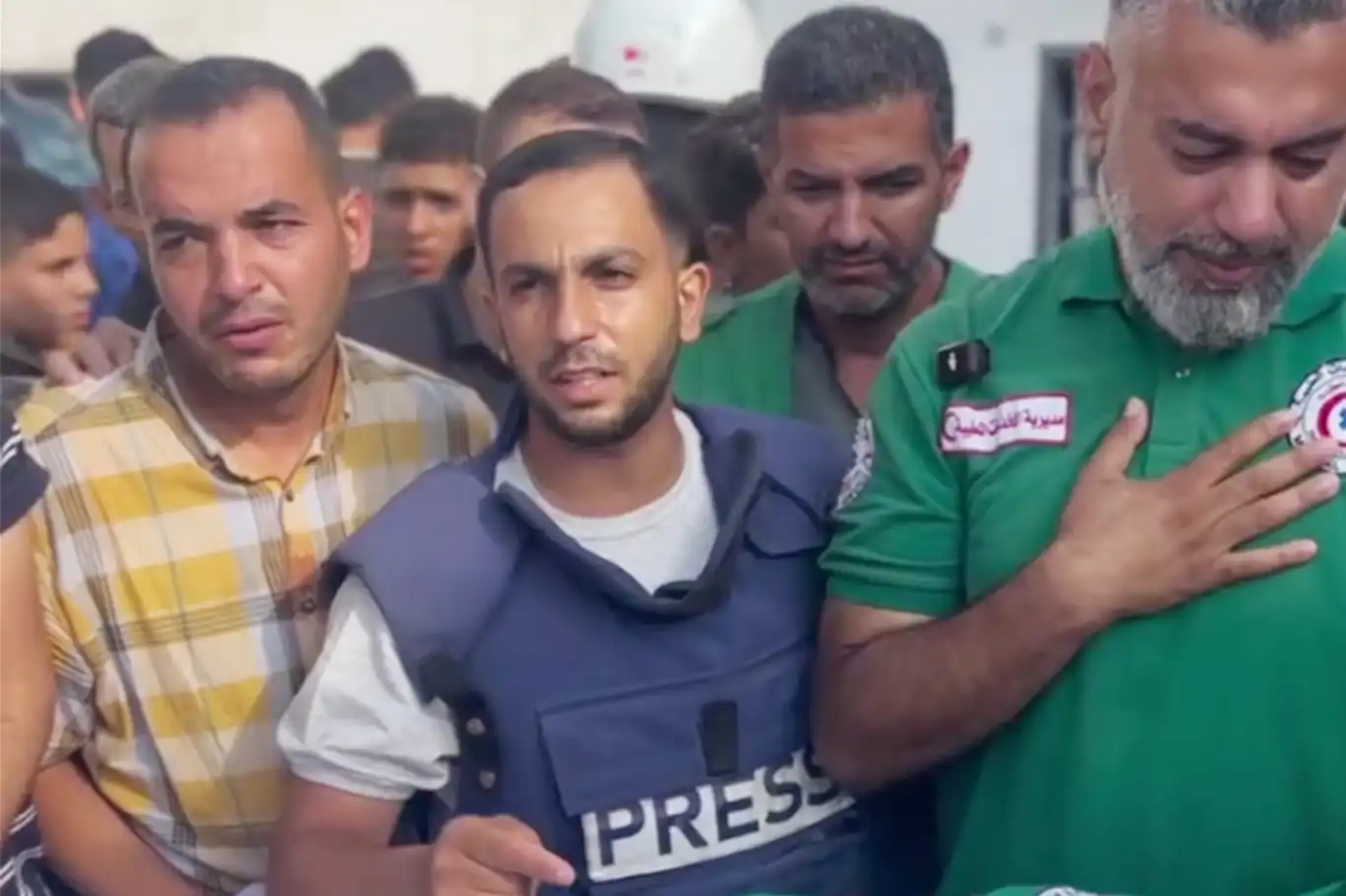 حماس: "استهداف النظام الصهيوني لطاقم إسعاف جريمة حرب" حماس: "استهداف النظام الصهيوني لطاقم إسعاف جريمة حرب"