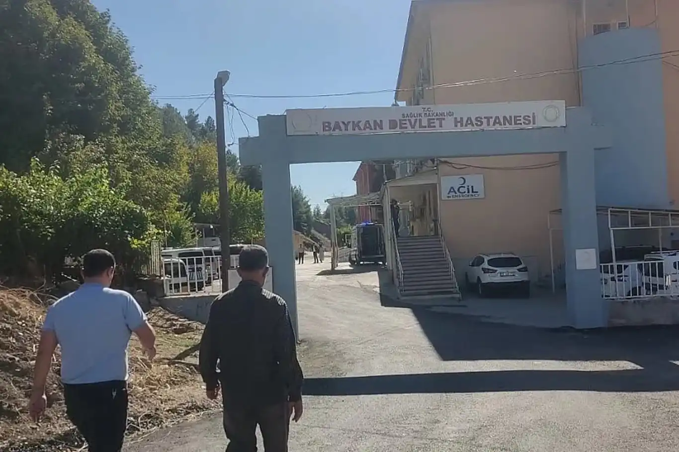 Siirt’in Baykan ilçesinde bıçaklı kavga: Baba-oğul ve 2 kişi yaralandı Siirt’in Baykan ilçesinde bıçaklı kavga: Baba-oğul ve 2 kişi yaralandı
