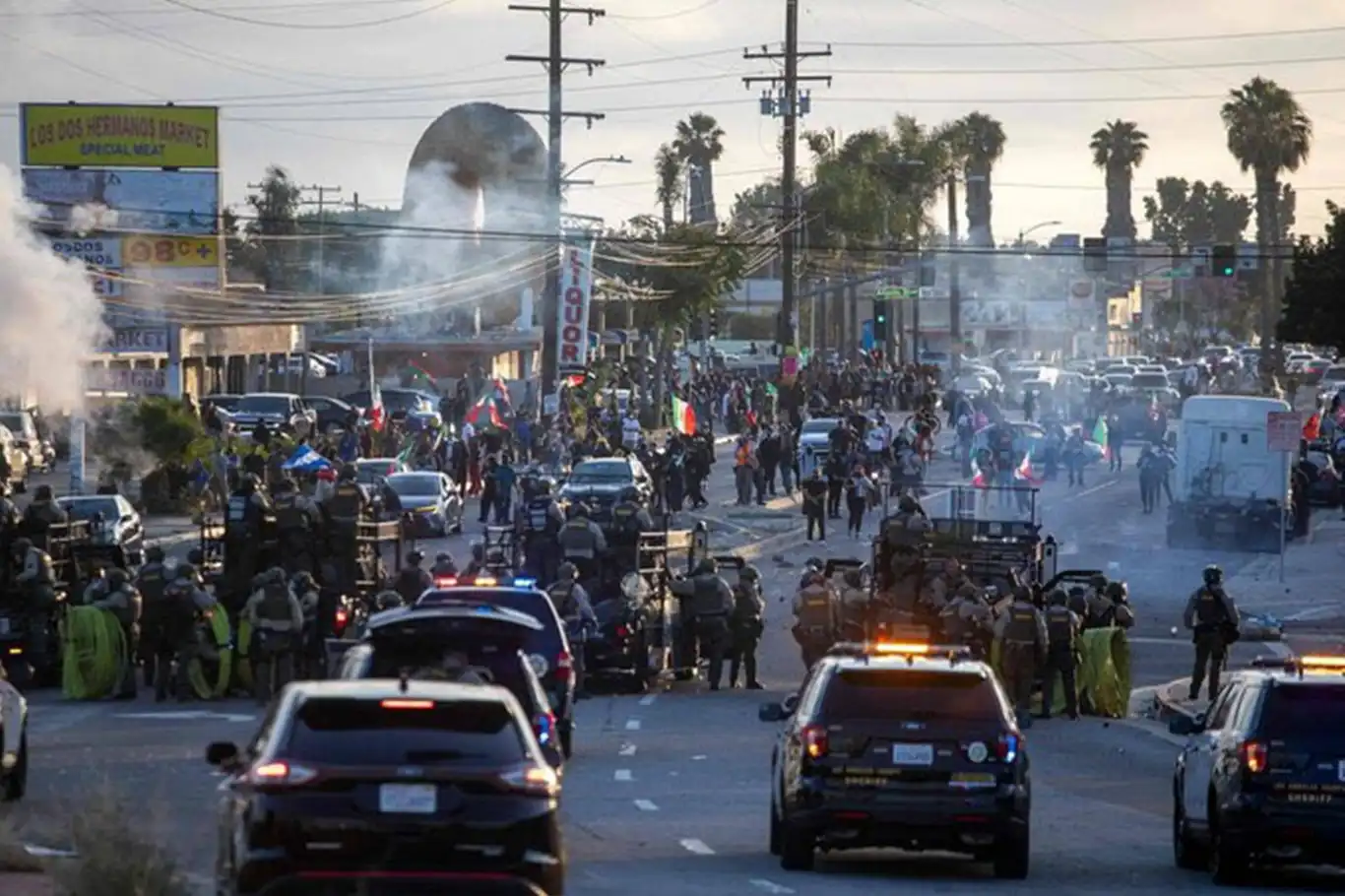 Los Angeles ve San Francisco'daki "isyanlar" hakkında bilinenler Los Angeles ve San Francisco'daki "isyanlar" hakkında bilinenler