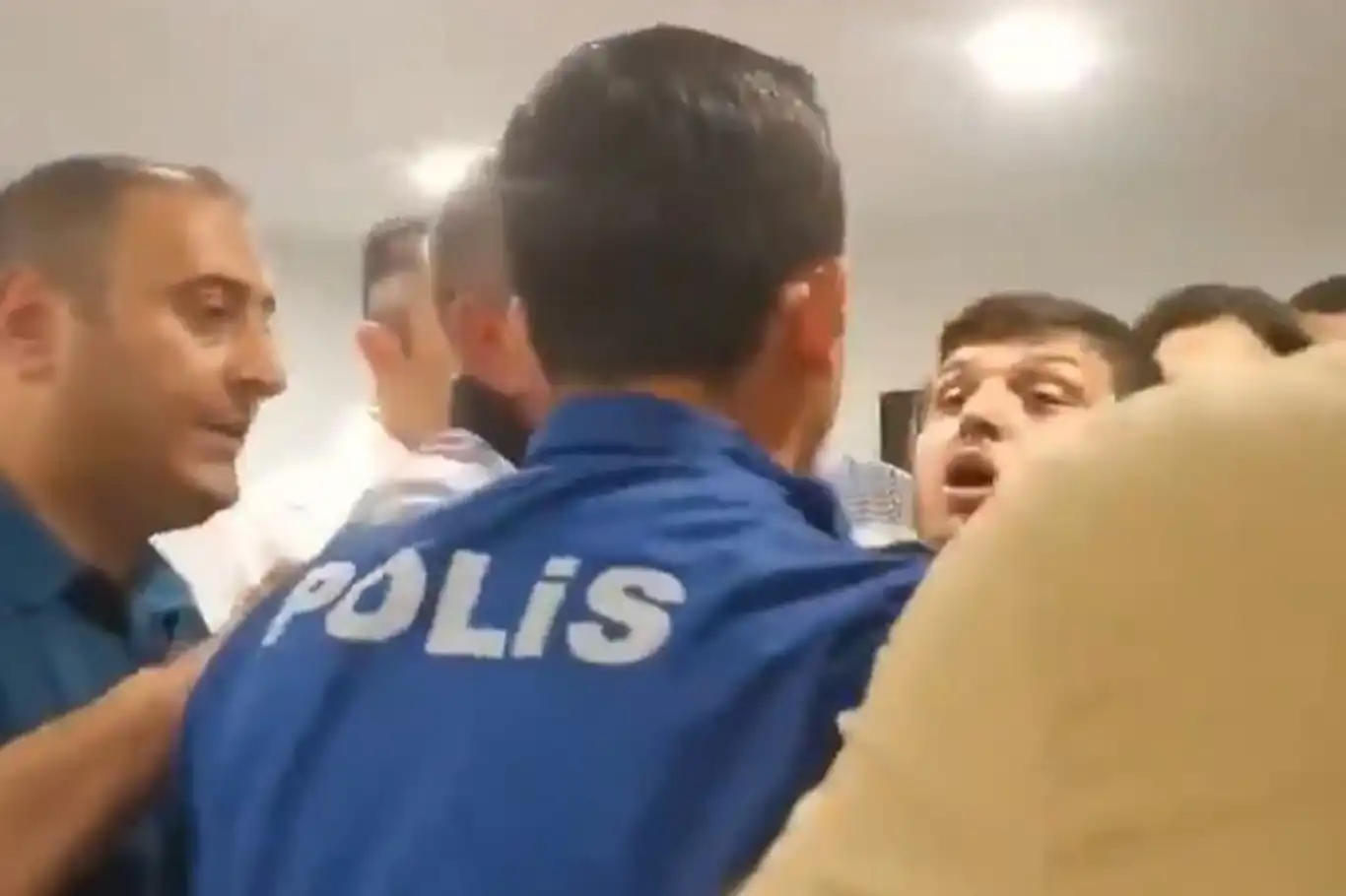 HÜDA PAR condemns detention of pro-Palestinian protesters outside ZIM-linked Turkish firm HÜDA PAR condemns detention of pro-Palestinian protesters outside ZIM-linked Turkish firm
