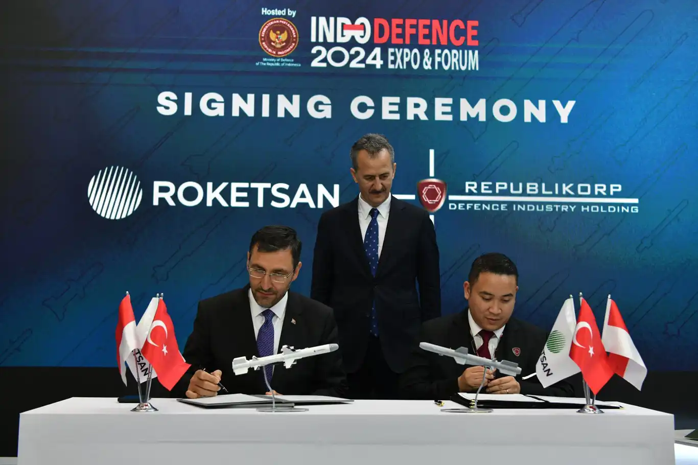 ROKETSAN, Endonezyalı şirketle iki sözleşme imzaladı ROKETSAN, Endonezyalı şirketle iki sözleşme imzaladı