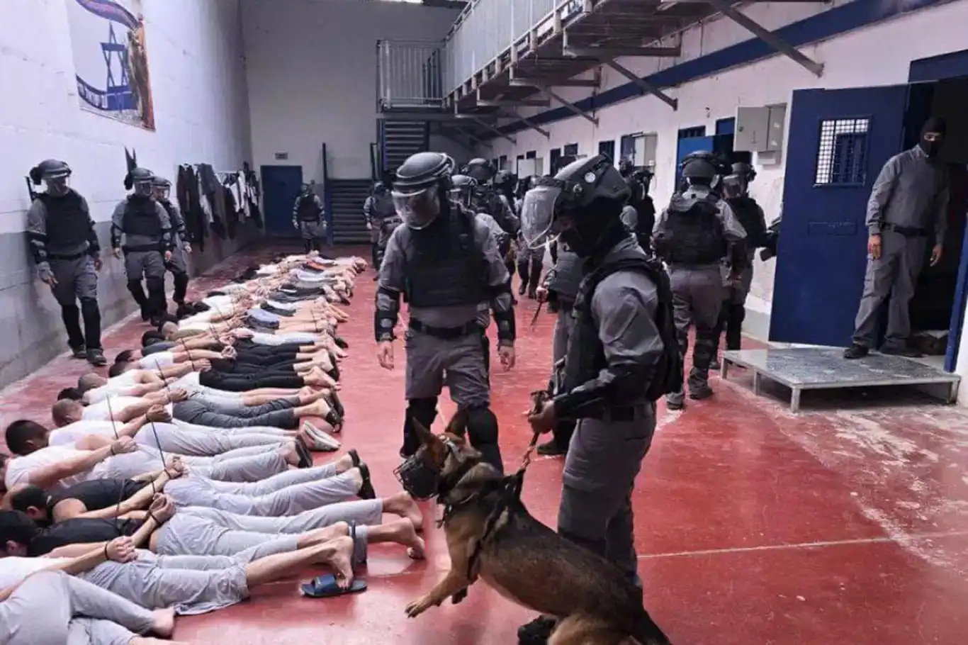 İşgalciler, Filistinli hasta esirlere "yavaş ölüm" uyguluyor İşgalciler, Filistinli hasta esirlere "yavaş ölüm" uyguluyor