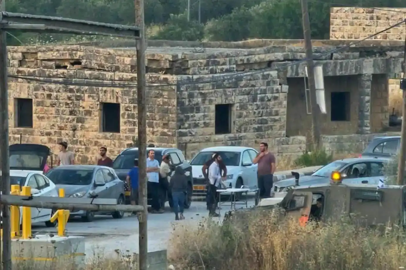 چەتەکانی داگیرکەر گوندی لەبان شەرقیە لە کەناری ڕۆژئاوای فەلەستینیان گەماڕۆ داوە