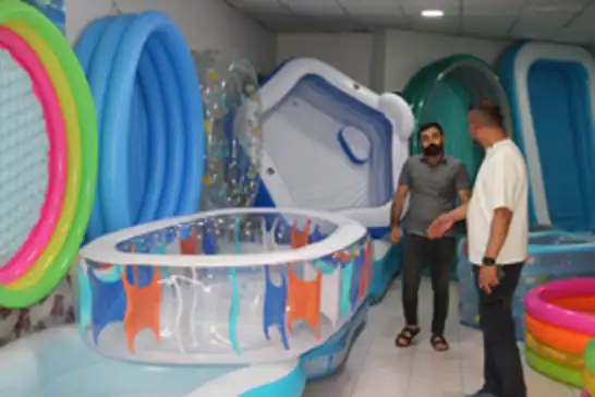Batman'da sıcaklarla birlikte şişme havuz sezonu açıldı