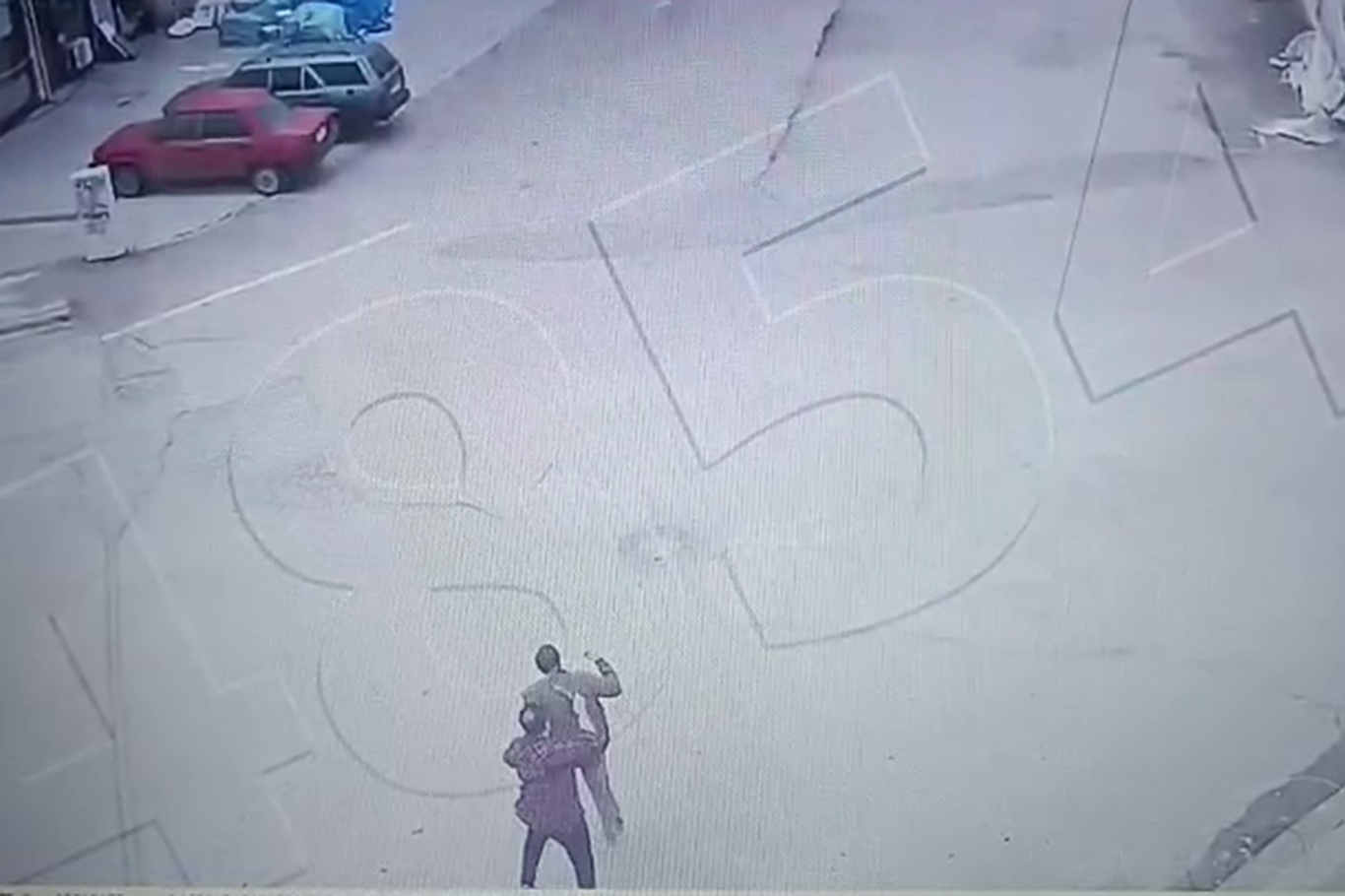 Malatya'da engelli genç sokak ortasında darp edildi Malatya'da engelli genç sokak ortasında darp edildi