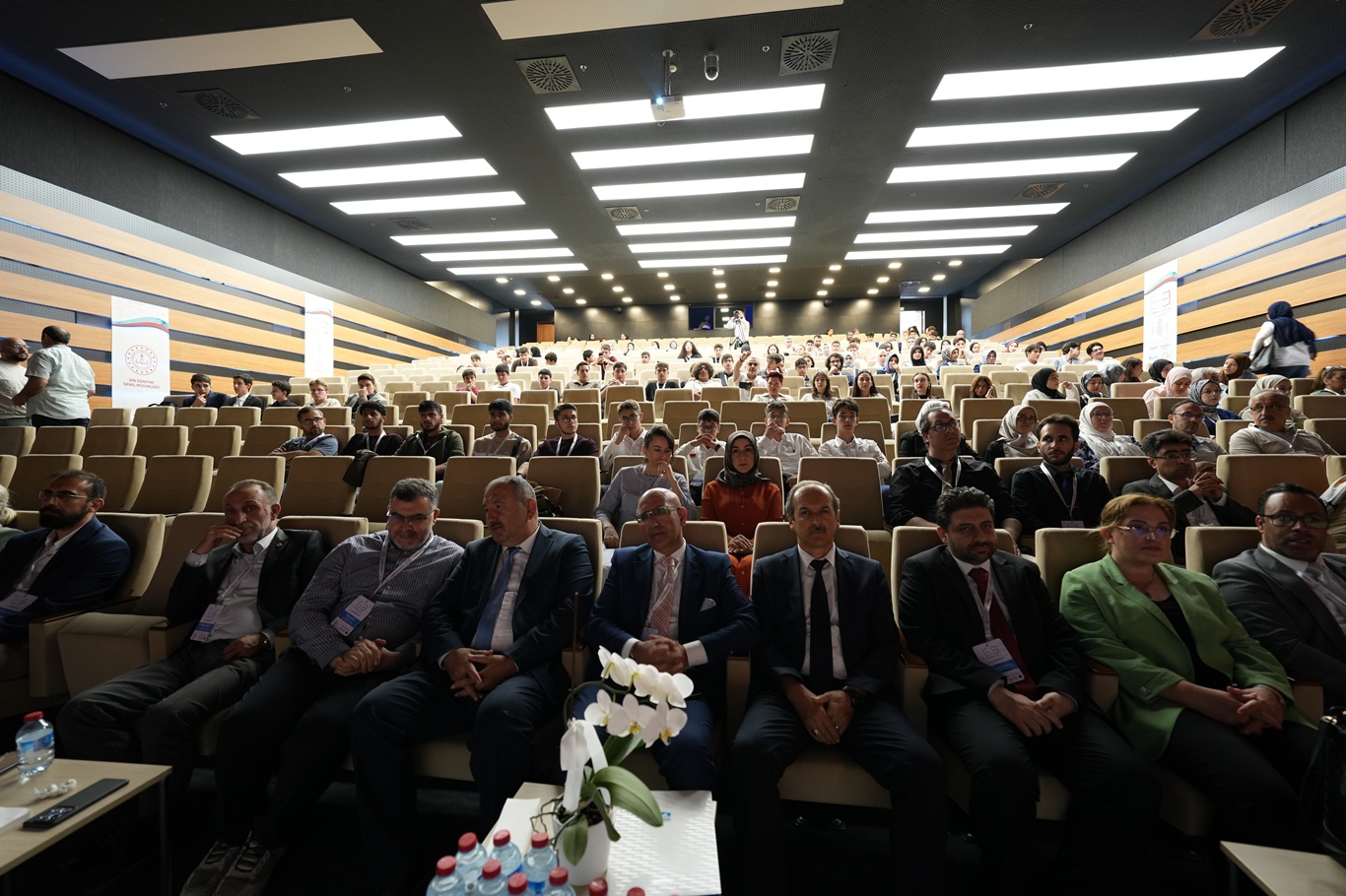 11 dilde gerçekleştirilen "8. Türkiye Münazaraları" İstanbul'da başladı