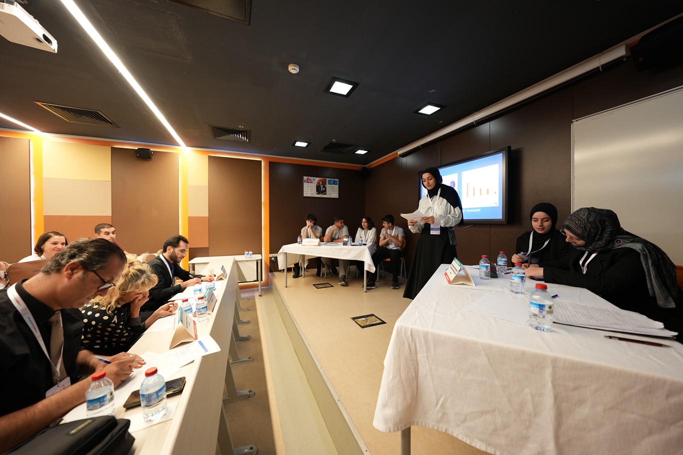 11 dilde gerçekleştirilen "8. Türkiye Münazaraları" İstanbul'da başladı