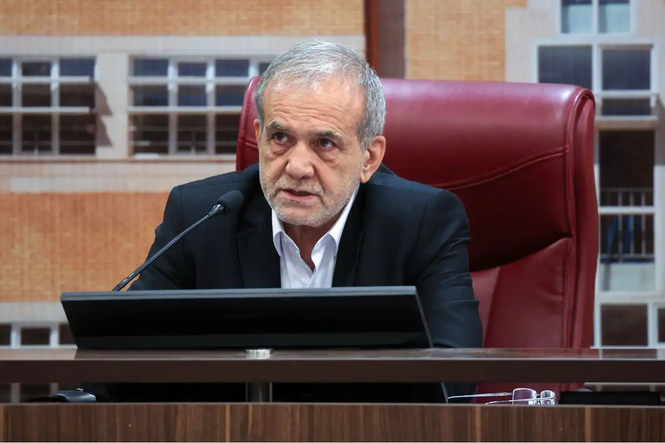 İran Cumhurbaşkanı Pezeşkiyan'dan UAEA'nın karanına tepki: Nükleer zenginleştirmeye devam edeceğiz İran Cumhurbaşkanı Pezeşkiyan'dan UAEA'nın karanına tepki: Nükleer zenginleştirmeye devam edeceğiz