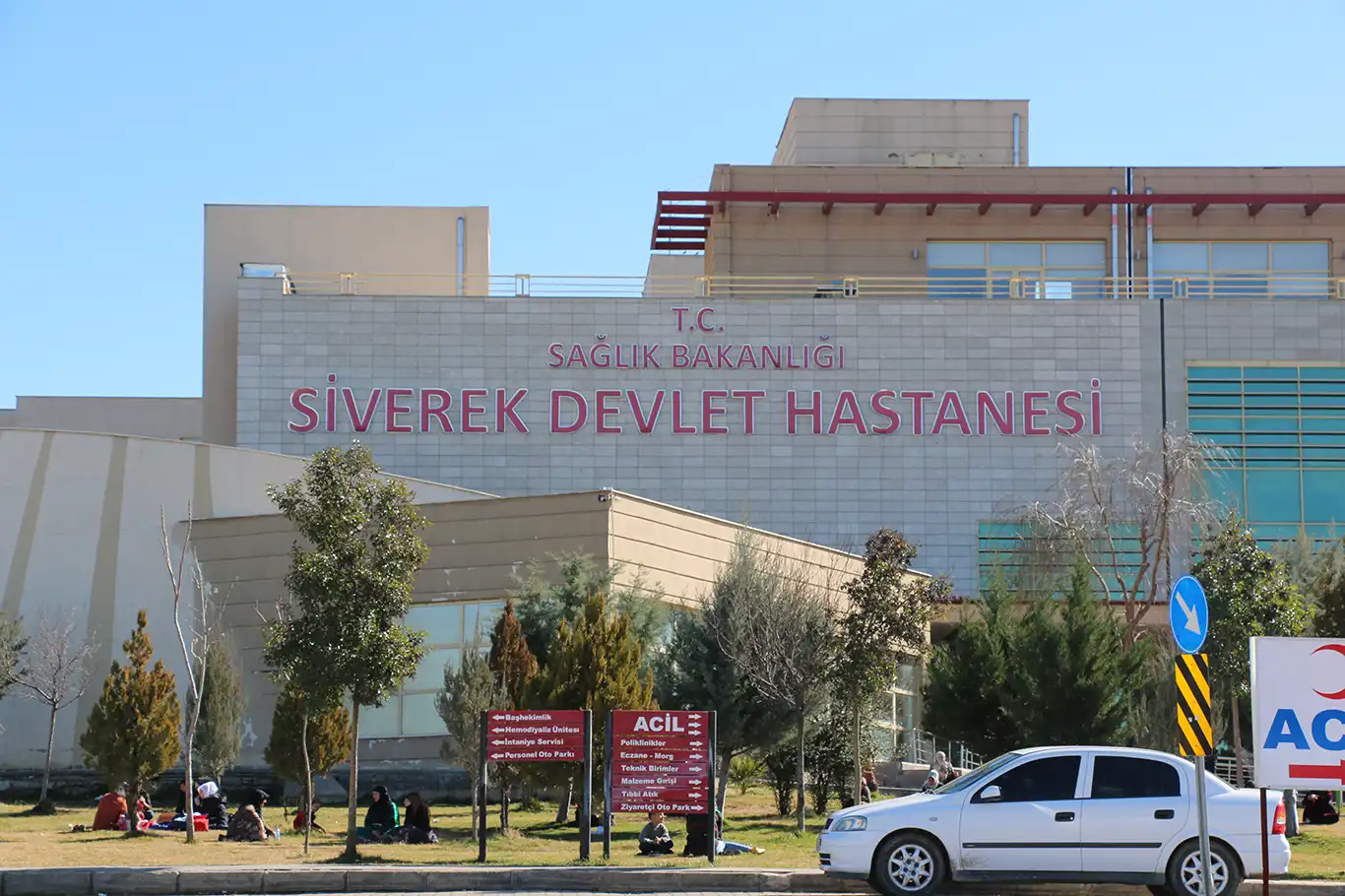 Şanlıurfa'da iki otomobil çarpıştı: 7 kişi yaralandı