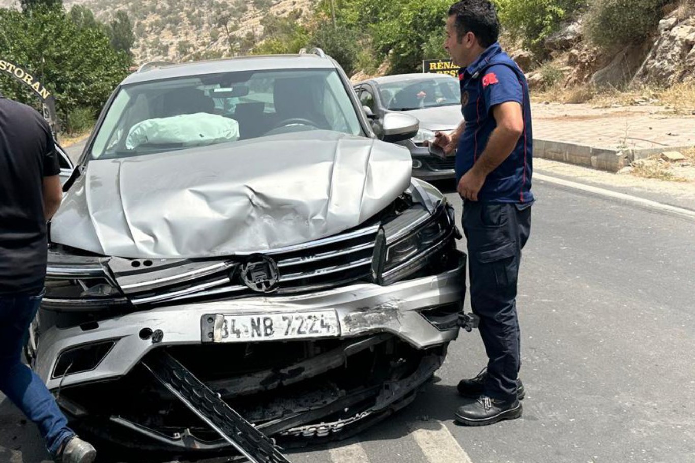 Mardin'de iki araç çarpıştı: 3'ü çocuk 6 kişi yaralandı Mardin'de iki araç çarpıştı: 3'ü çocuk 6 kişi yaralandı