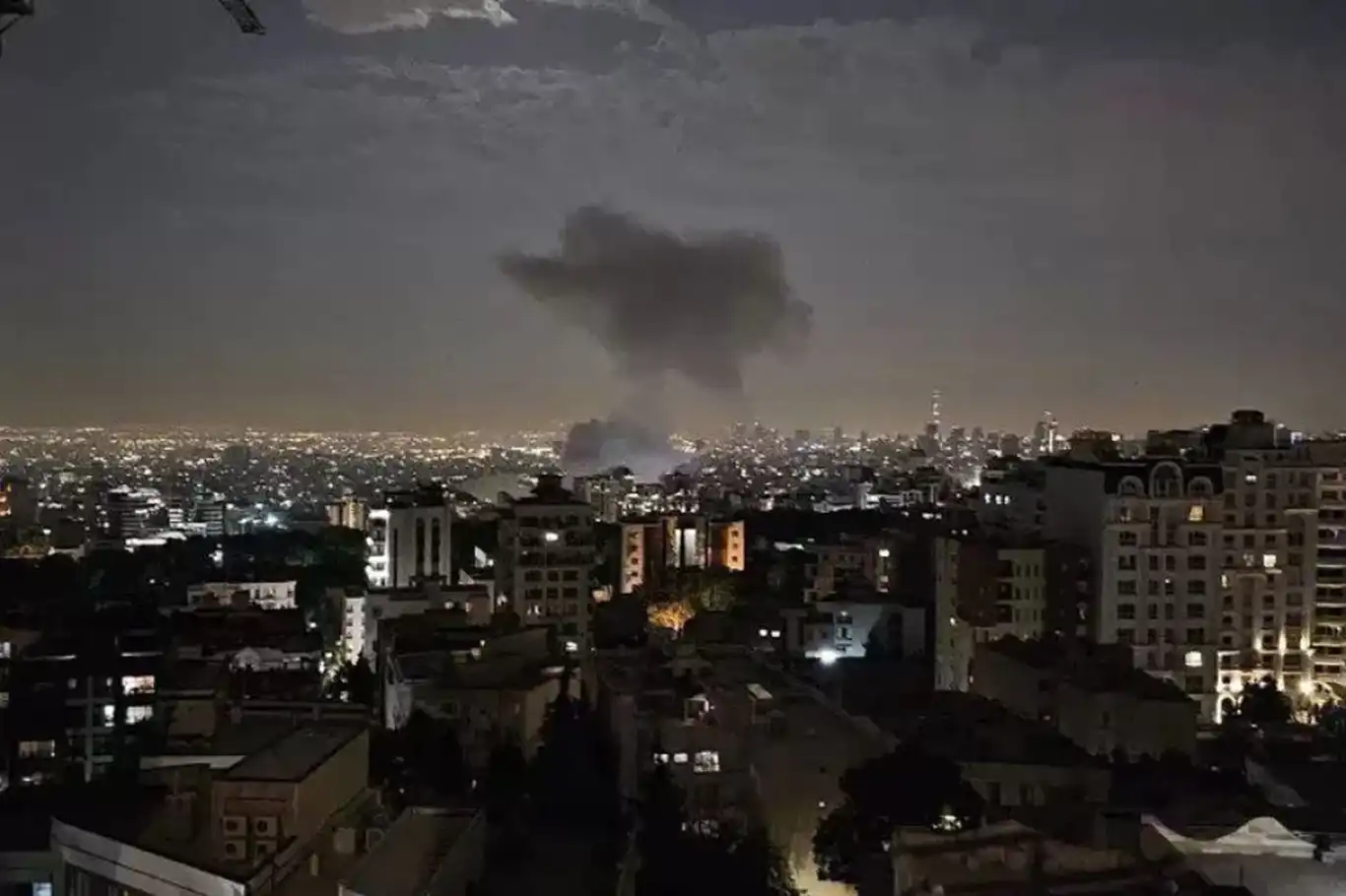İran: "Ali bin Ebu Talib" koduyla "Sadık Vaat 3" harekat başladı İran: "Ali bin Ebu Talib" koduyla "Sadık Vaat 3" harekat başladı