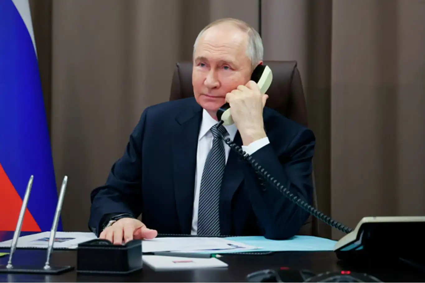 Putin, İran Cumhurbaşkanı ve işgalci Netanyahu ile görüştü Putin, İran Cumhurbaşkanı ve işgalci Netanyahu ile görüştü