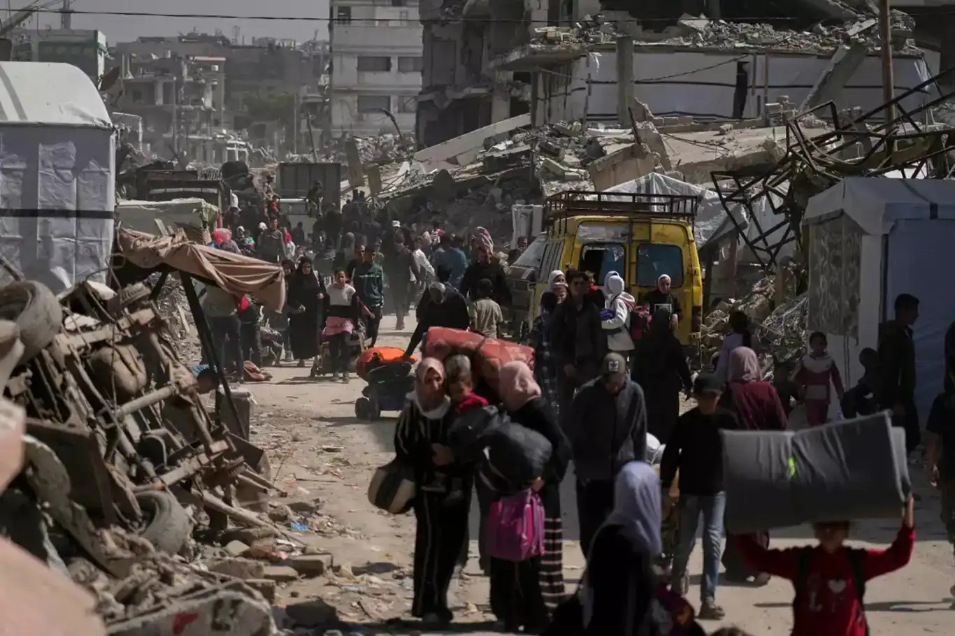 الاحتلال الصهيوني يهدد بمجزرة جديدة في خان يونس ويأمر بتهجير قسري للسكان الاحتلال الصهيوني يهدد بمجزرة جديدة في خان يونس ويأمر بتهجير قسري للسكان