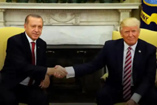 أردوغان يبحث مع ترامب توترات إيران ودولة الاحتلال ويؤكد دعم تركيا للمسار الدبلوماسي