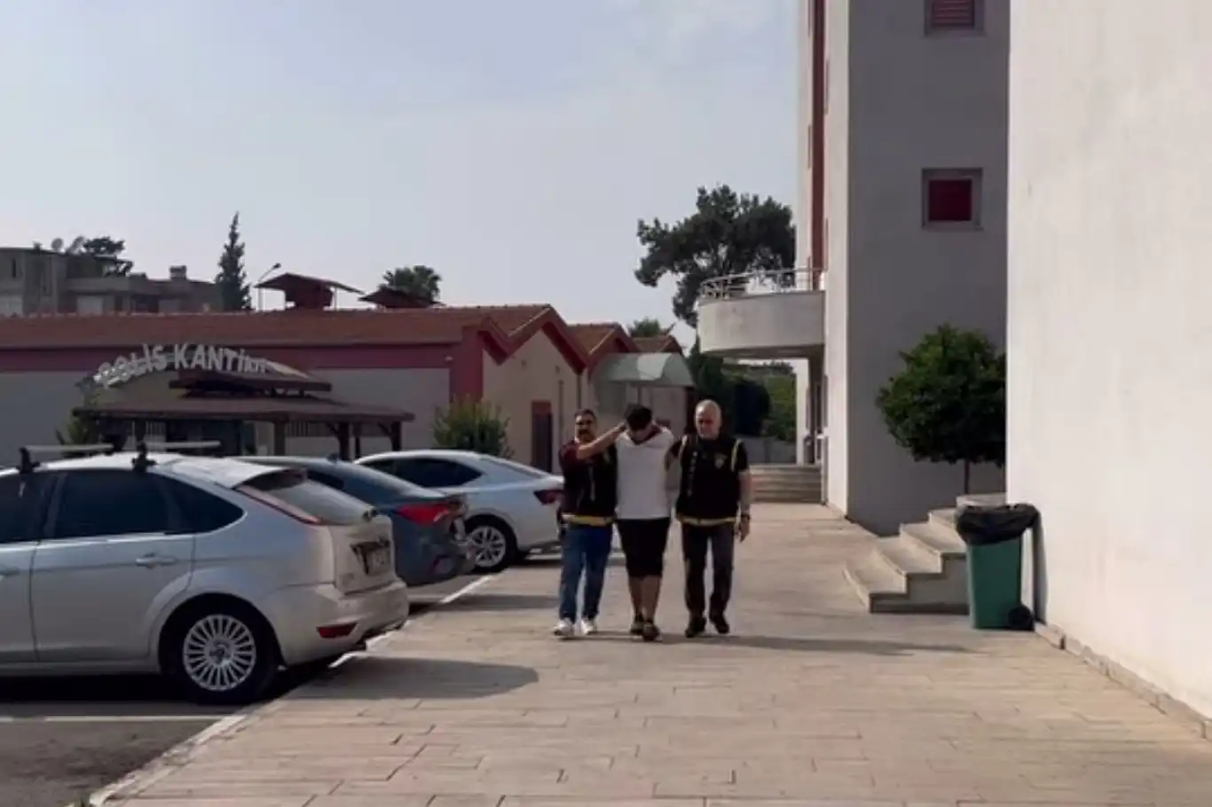 Adana’da kesinleşmiş hapis cezası bulunan firari yakalandı Adana’da kesinleşmiş hapis cezası bulunan firari yakalandı