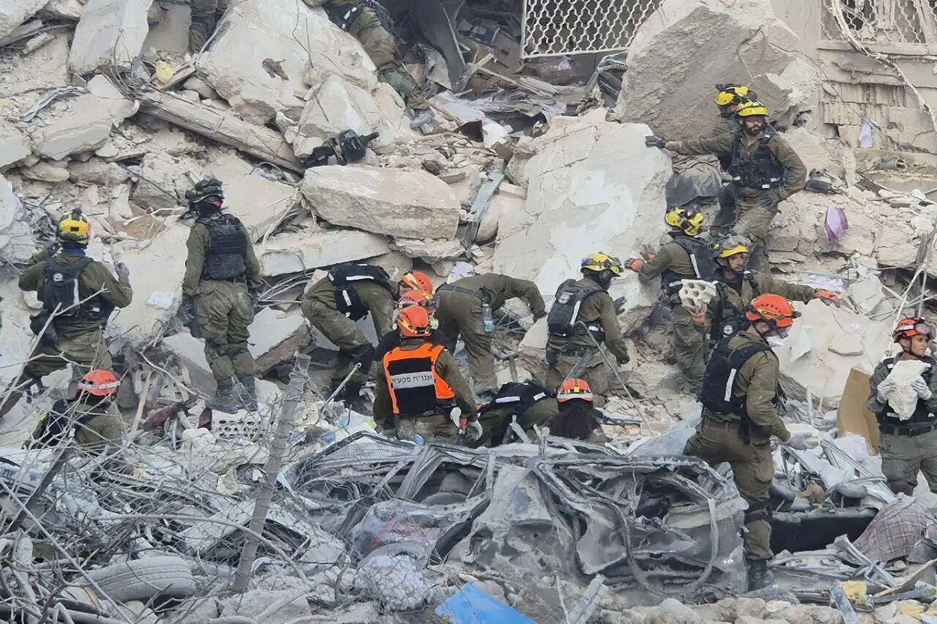 İşgal rejimi: İran 200’den fazla füze fırlattı 13 ölü, 380 yaralı var İşgal rejimi: İran 200’den fazla füze fırlattı 13 ölü, 380 yaralı var