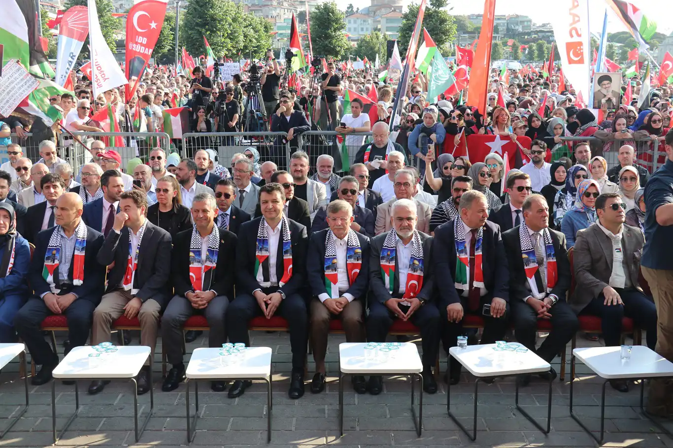 Özgür Gazze Mitingi'nde siyasilerden ortak çağrı: Somut adımlar atılmalı Özgür Gazze Mitingi'nde siyasilerden ortak çağrı: Somut adımlar atılmalı