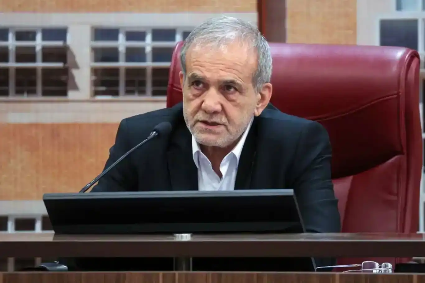 الرئيس الإيراني بيزشكيان: "لا يحق لأحد حرماننا من برنامج الطاقة النووية" الرئيس الإيراني بيزشكيان: "لا يحق لأحد حرماننا من برنامج الطاقة النووية"