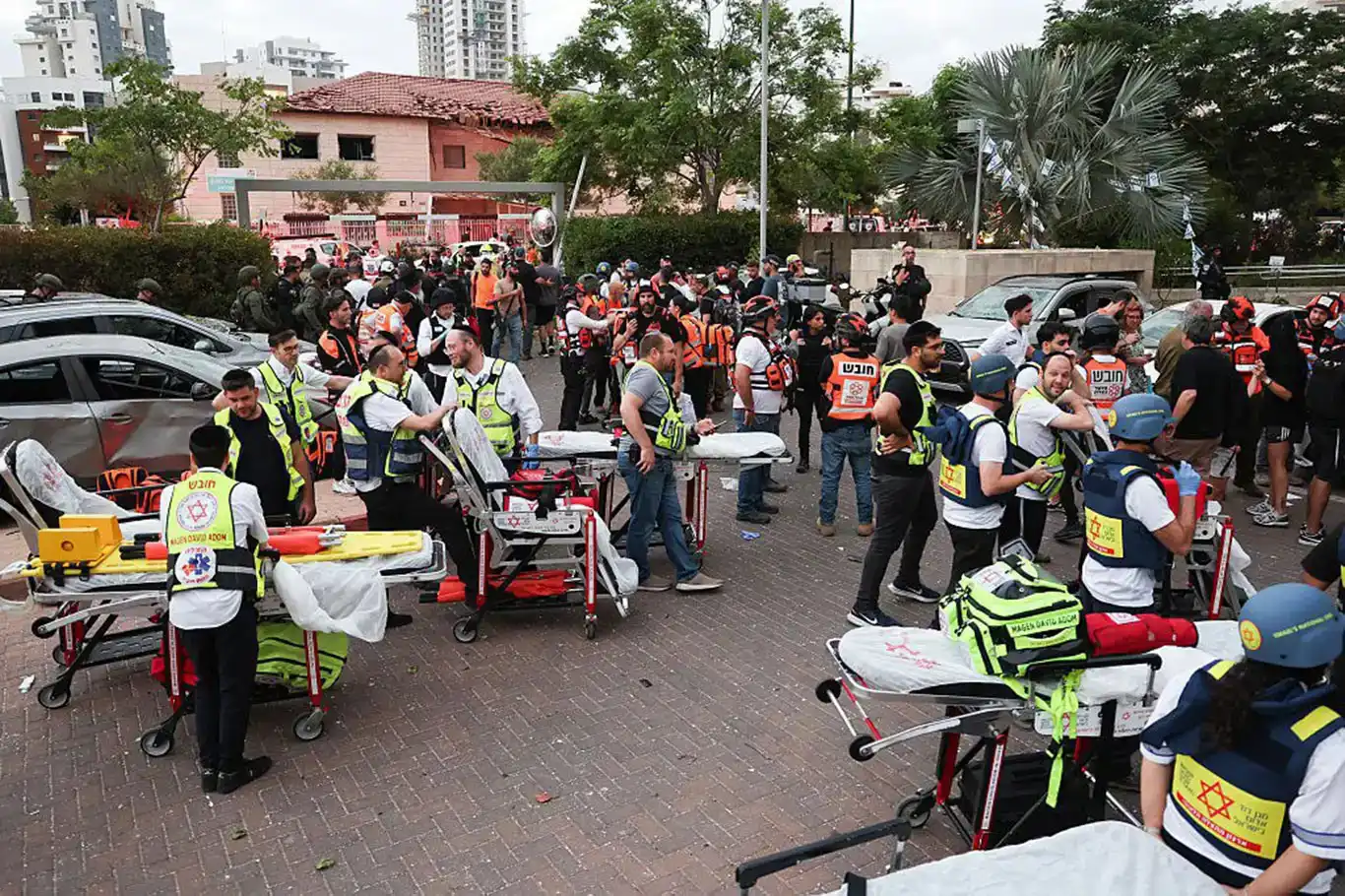 هێرشی مووشەکیی بەرفراوان لە ئێرانەوە بۆ سەر رژێمی سەهیۆنی: ٨ کوژراو و ٢٨٧ بریندار