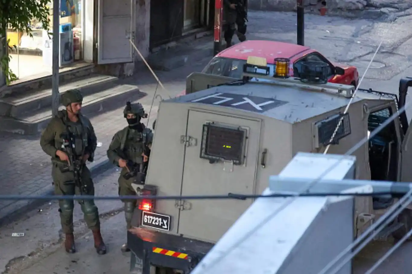 Siyonist rejimden Batı Şeria'da ev baskınları Siyonist rejimden Batı Şeria'da ev baskınları