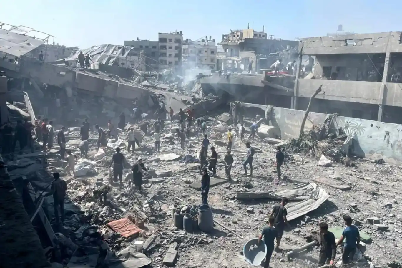 قوات الاحتلال تقطع خدمات الاتصالات مجددًا عن غزة قوات الاحتلال تقطع خدمات الاتصالات مجددًا عن غزة