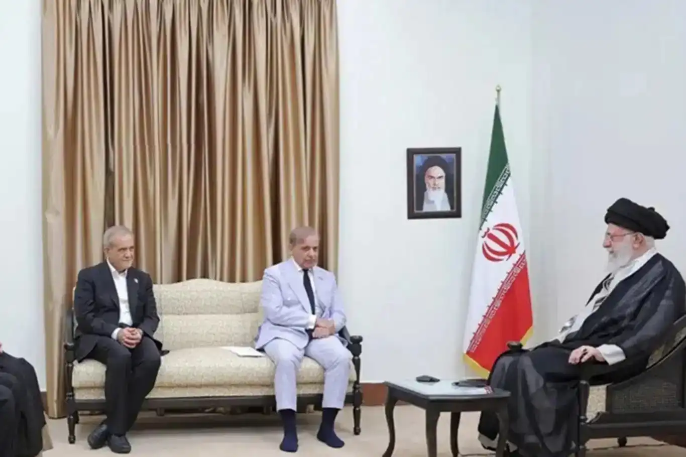 پەرلەمانی پاکستان پشتیوانی تەواو لە ئێران دەکات پەرلەمانی پاکستان پشتیوانی تەواو لە ئێران دەکات