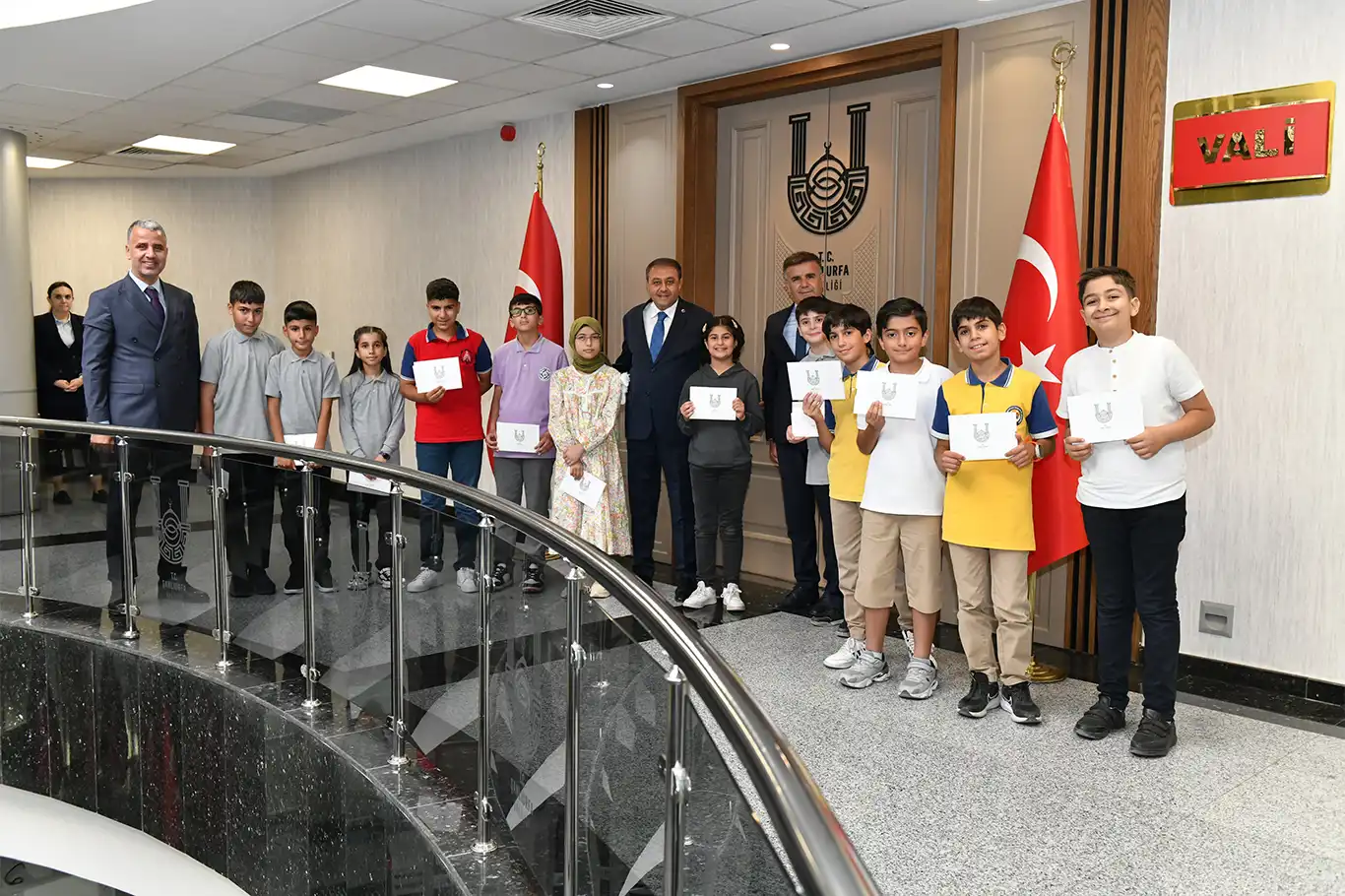 Şanlıurfa Valisi Şıldak, tam puan alan öğrencileri kabul etti Şanlıurfa Valisi Şıldak, tam puan alan öğrencileri kabul etti