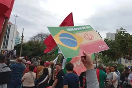 البرازيليون ينظّمون مظاهرة داعمة لفلسطين وإيران