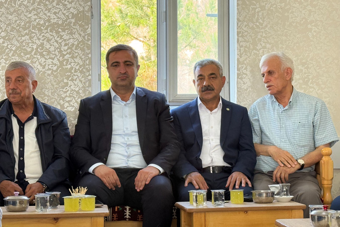 HÜDA PAR Milletvekili Ramanlı, ailelerin acısını paylaştı HÜDA PAR Milletvekili Ramanlı, ailelerin acısını paylaştı