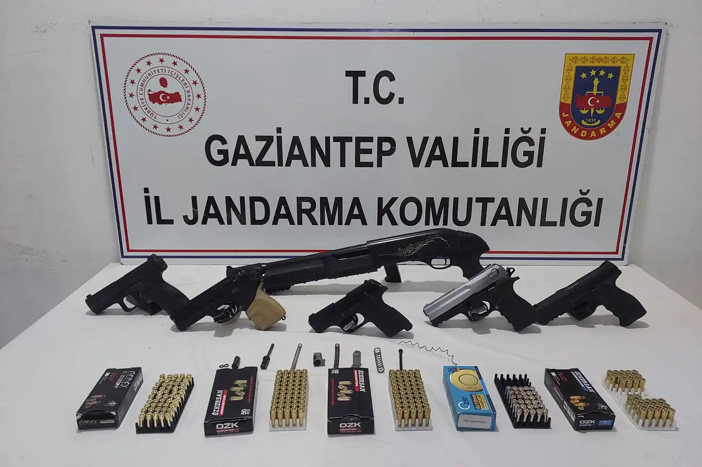 Gaziantep'te silah kaçakçılığı operasyonu: 2 gözaltı