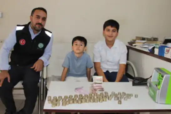 Minik yürekler, biriktirdikleri harçlıklarını Gazze'ye bağışladılar  