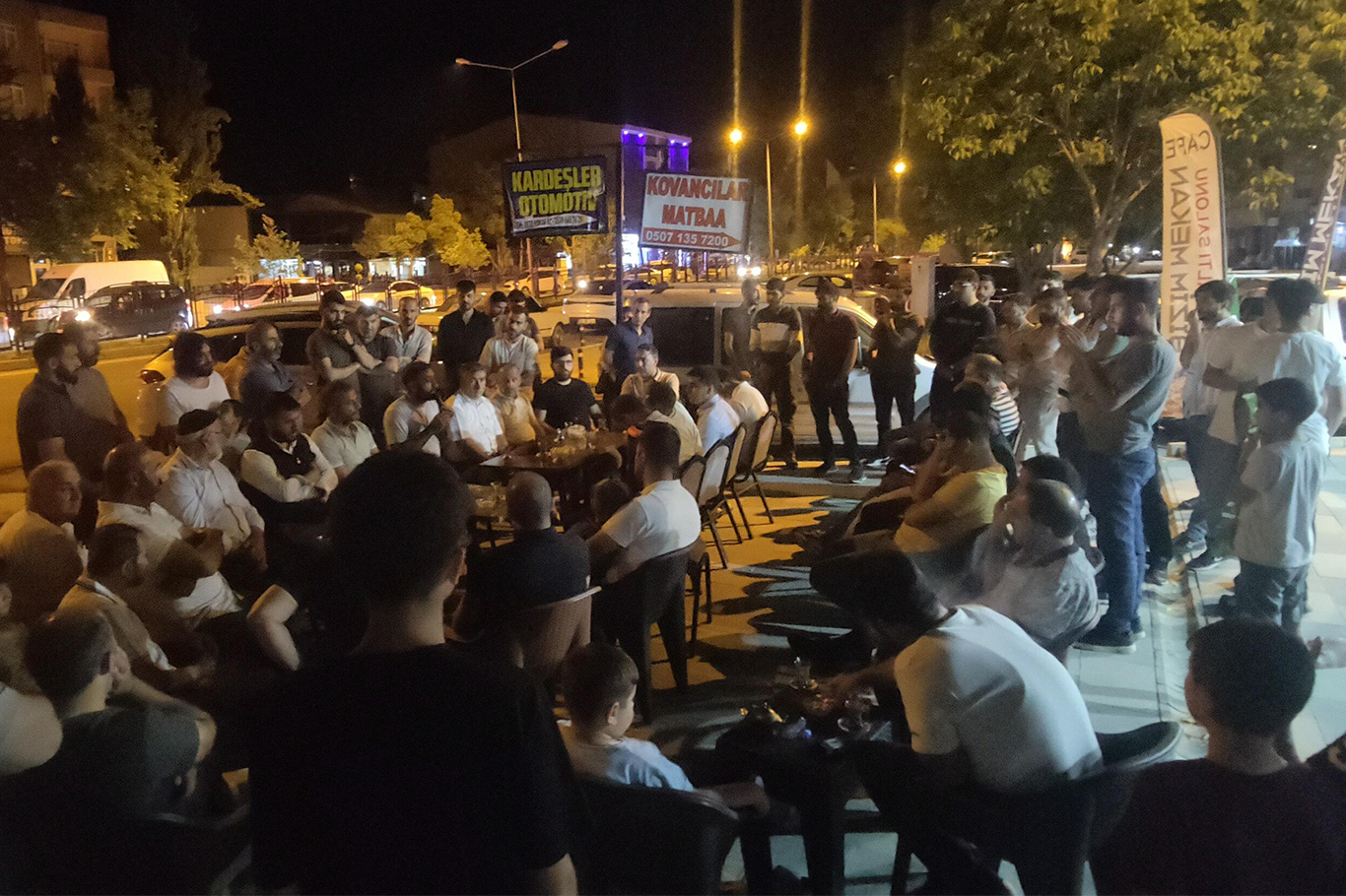 Elazığ'da, Gazze'ye giden aktivistler coşkuyla karşılandı Elazığ'da, Gazze'ye giden aktivistler coşkuyla karşılandı