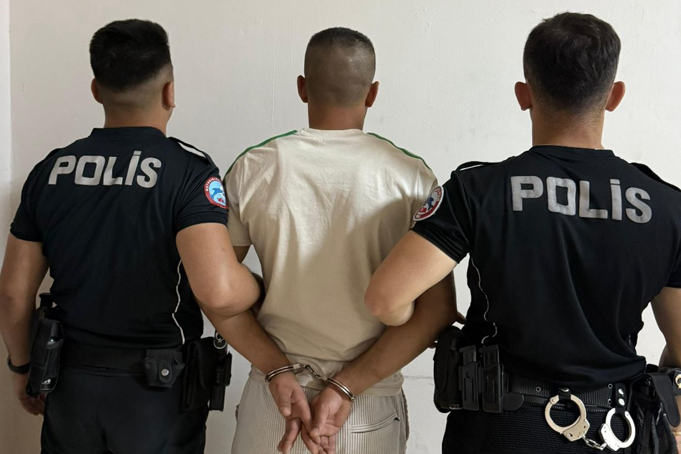 Gaziantep'te yağma suçundan aranan 2 kişi yakalandı Gaziantep'te yağma suçundan aranan 2 kişi yakalandı