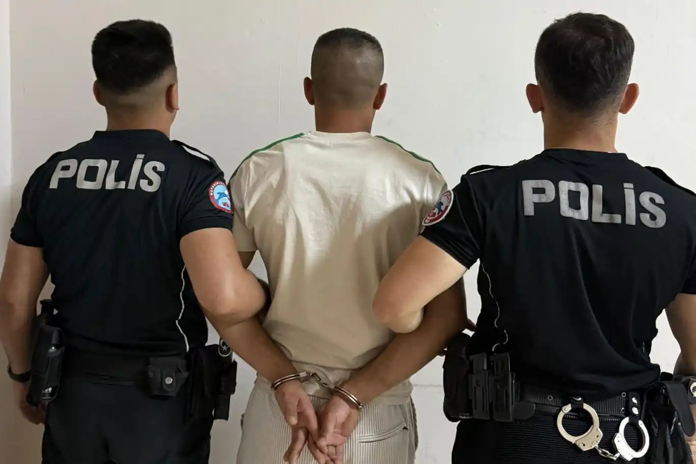 Gaziantep'te yağma suçundan aranan 2 kişi yakalandı Gaziantep'te yağma suçundan aranan 2 kişi yakalandı