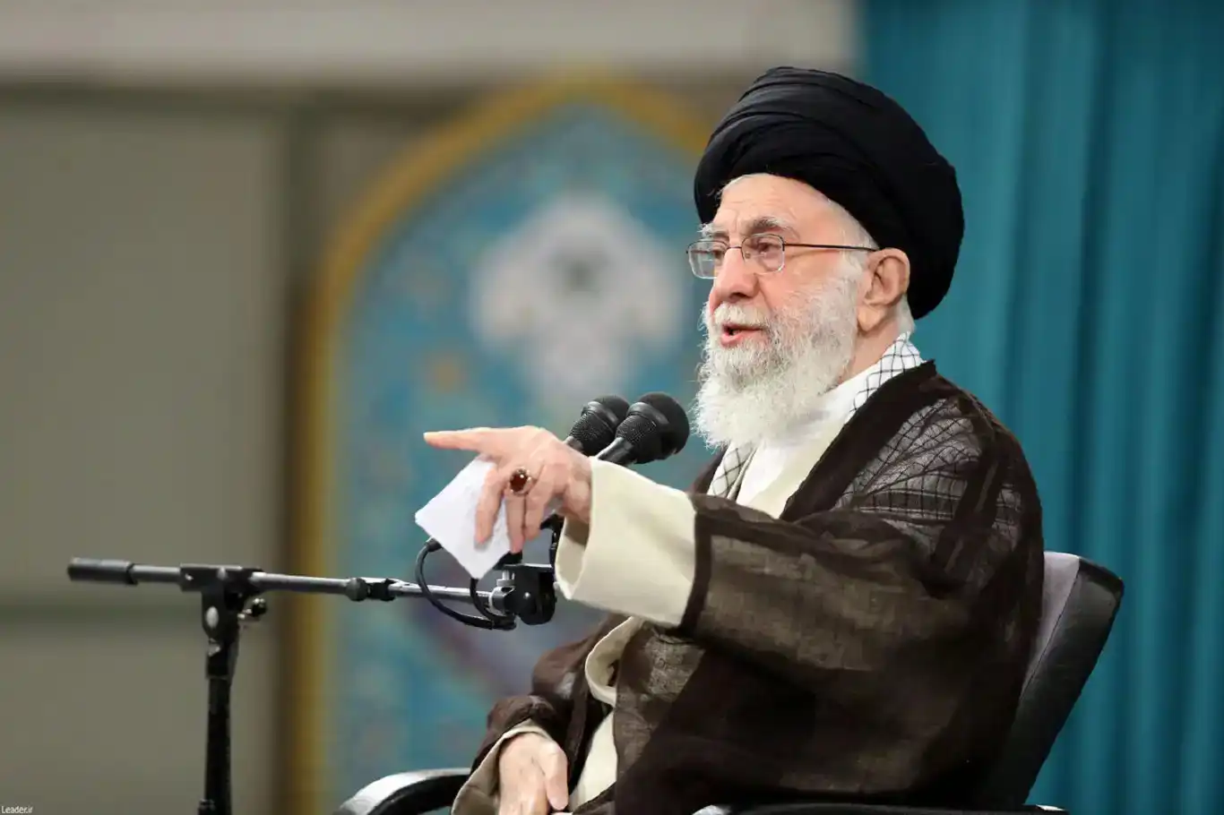 ئایەتولڵا خامنەیی: دەستێوەردانێکی سەربازی لەلایەن ئەمریکاوە زیانی قەرەبوو نەکراوەی لێدەکەوێتەوە ئایەتولڵا خامنەیی: دەستێوەردانێکی سەربازی لەلایەن ئەمریکاوە زیانی قەرەبوو نەکراوەی لێدەکەوێتەوە