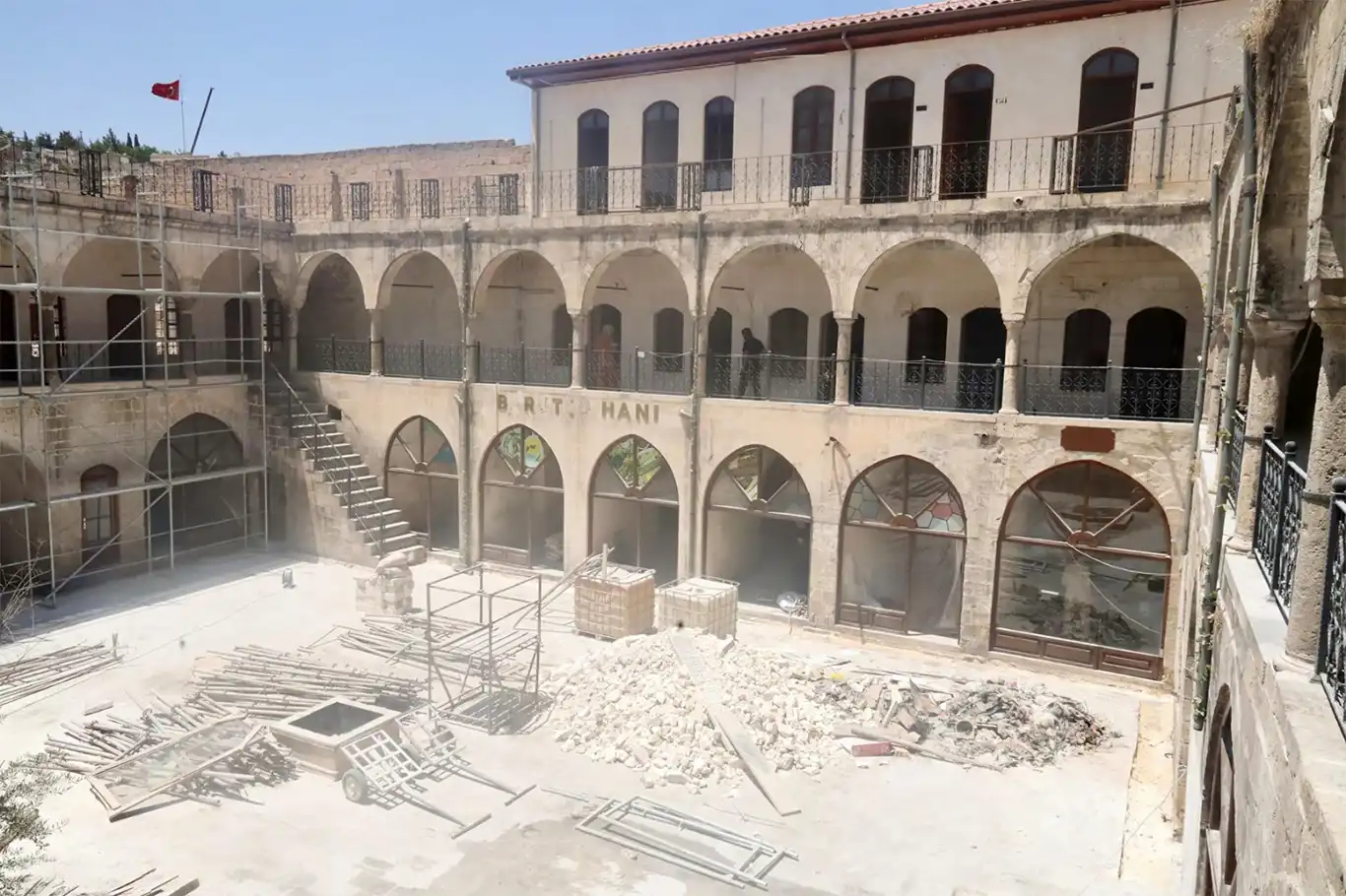 Şanlıurfa'da Barutçu Hanı’nda restorasyon çalışmaları başladı Şanlıurfa'da Barutçu Hanı’nda restorasyon çalışmaları başladı