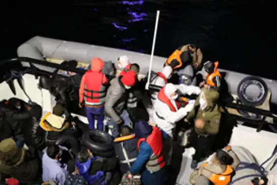 Çanakkale açıklarında 37 düzensiz göçmen yakalandı