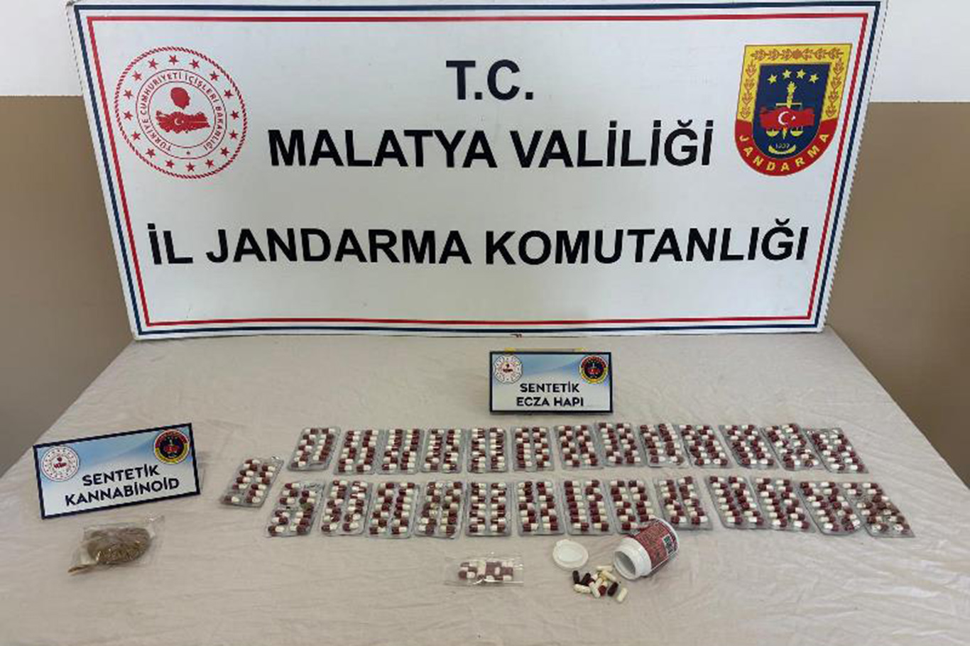 Malatya'da uyuşturucu operasyonu: 4 gözaltı Malatya'da uyuşturucu operasyonu: 4 gözaltı