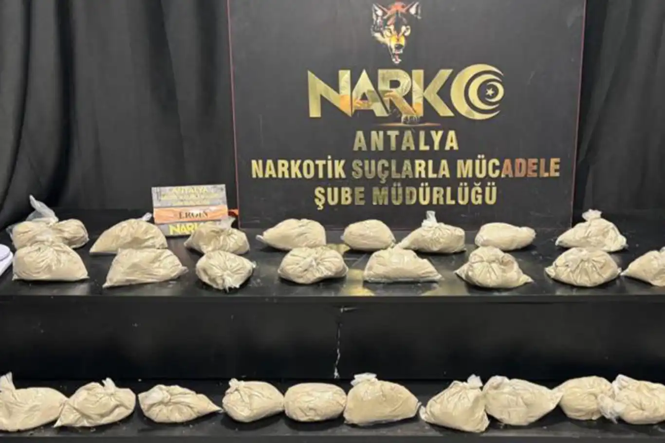 Antalya'da 15 kilogram eroin ele geçirildi: 1 tutuklama Antalya'da 15 kilogram eroin ele geçirildi: 1 tutuklama