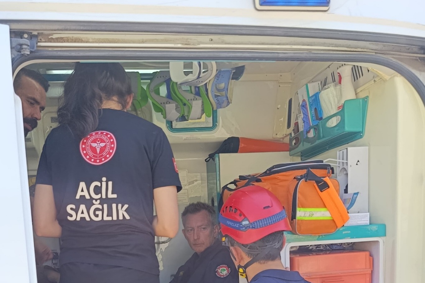 Yangın söndürme uçağı Seyhan Barajı’na düştü: Pilot sağ kurtarıldı Yangın söndürme uçağı Seyhan Barajı’na düştü: Pilot sağ kurtarıldı
