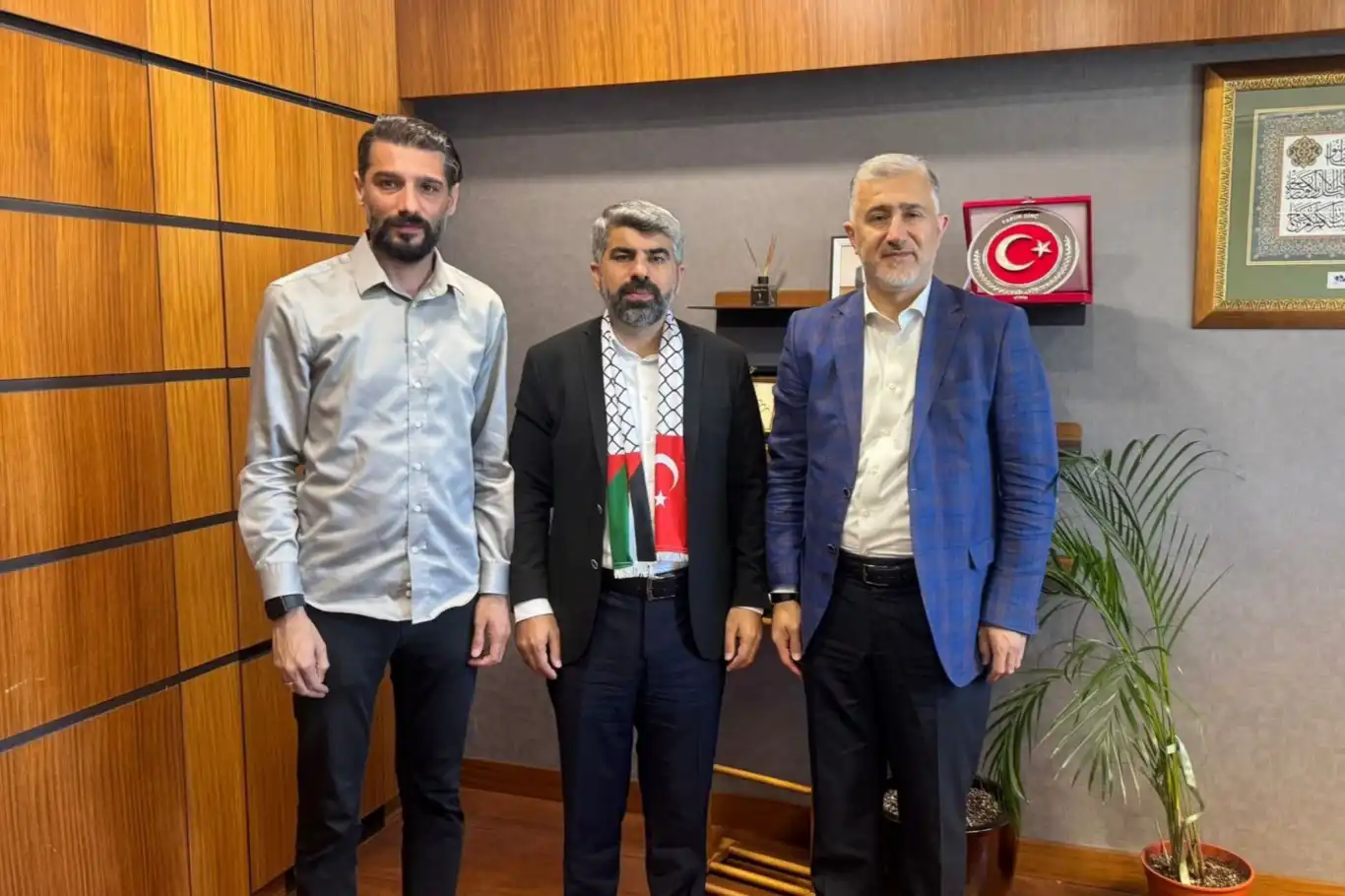 March To Gaza heyetinden Faruk Dinç’e geçmiş olsun ziyareti March To Gaza heyetinden Faruk Dinç’e geçmiş olsun ziyareti