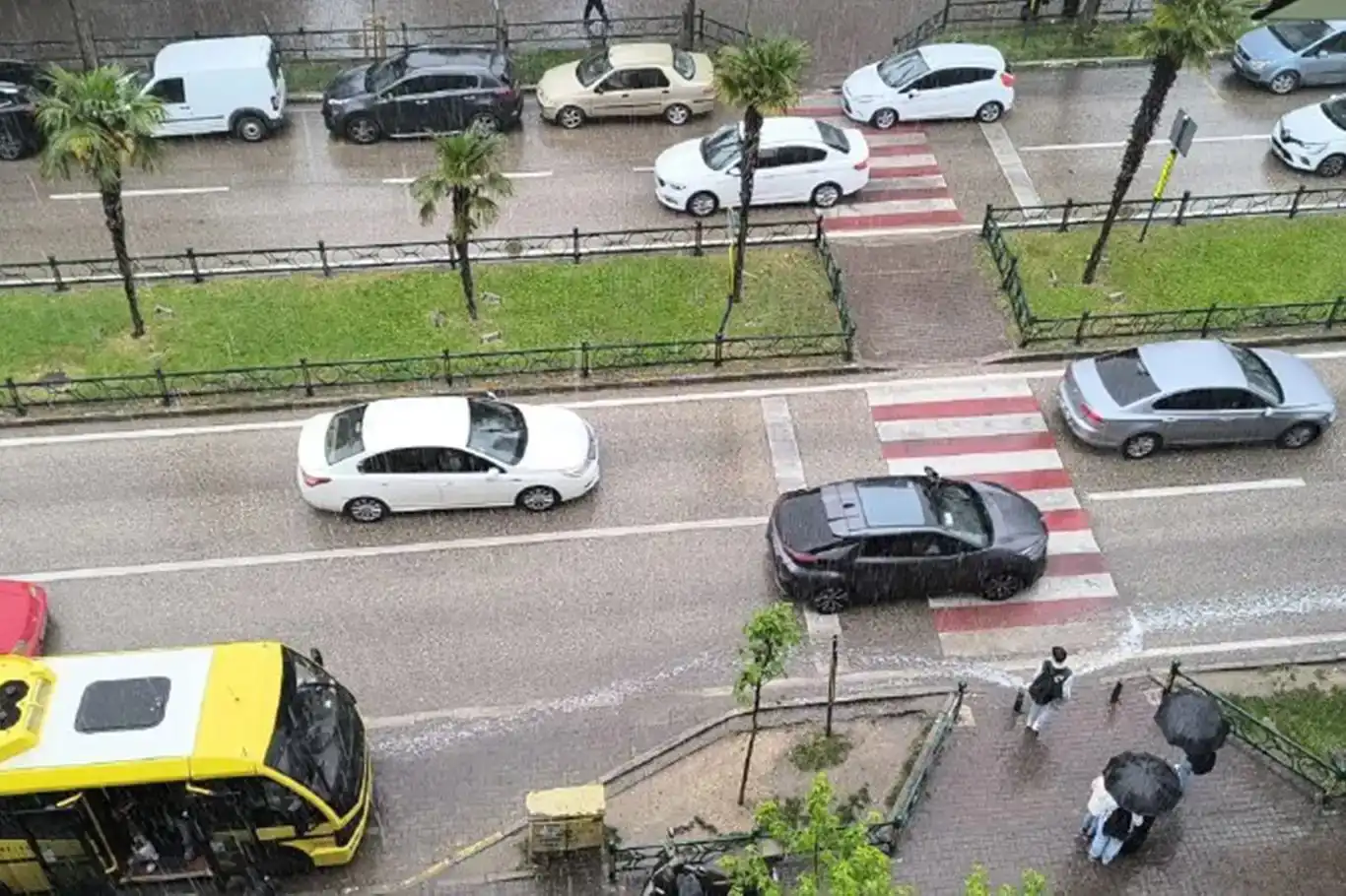 Meteoroloji'den sağanak ve kuvvetli rüzgâr uyarısı Meteoroloji'den sağanak ve kuvvetli rüzgâr uyarısı